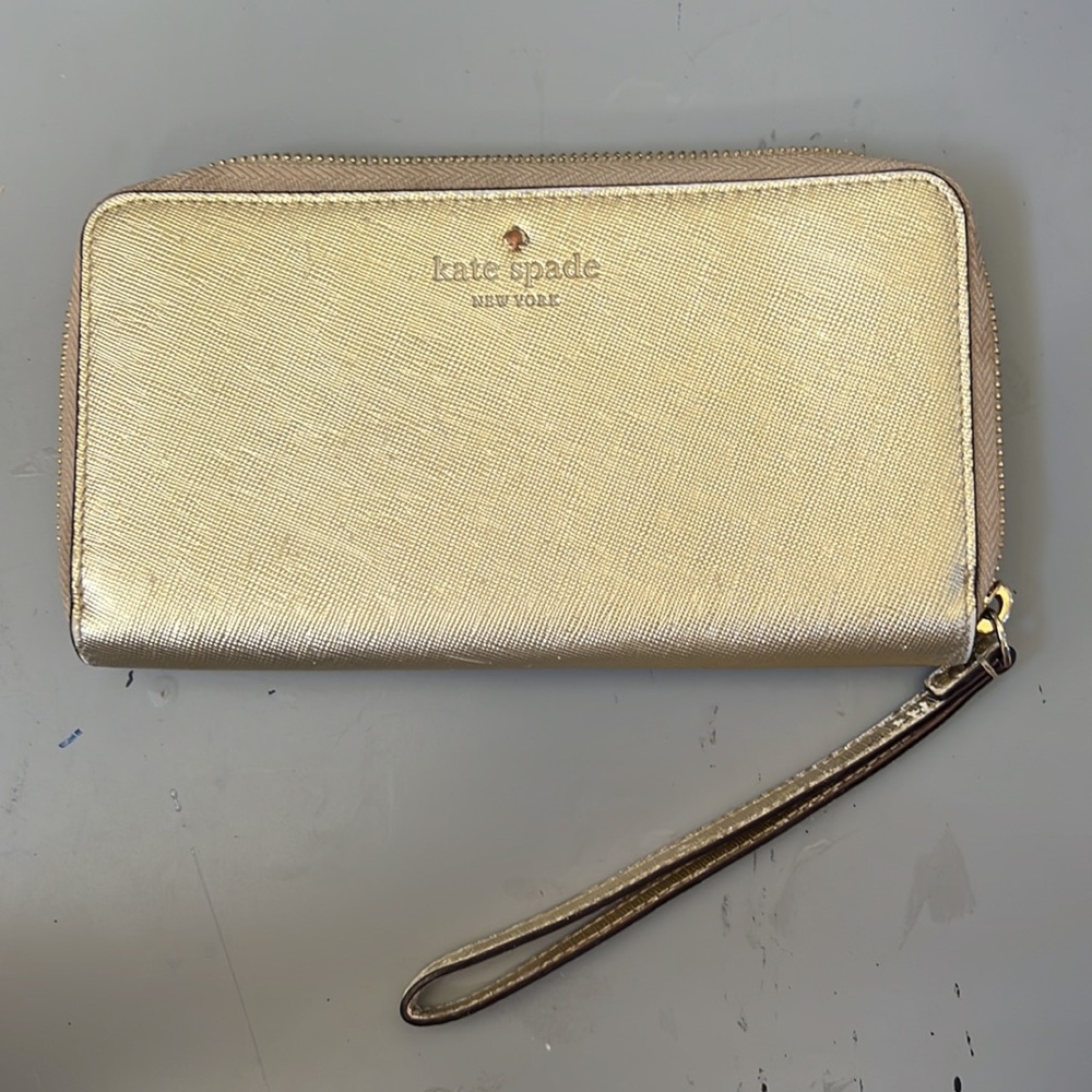 ♠️Kate Spade Gold “Talk is Chic” wristlet wallet